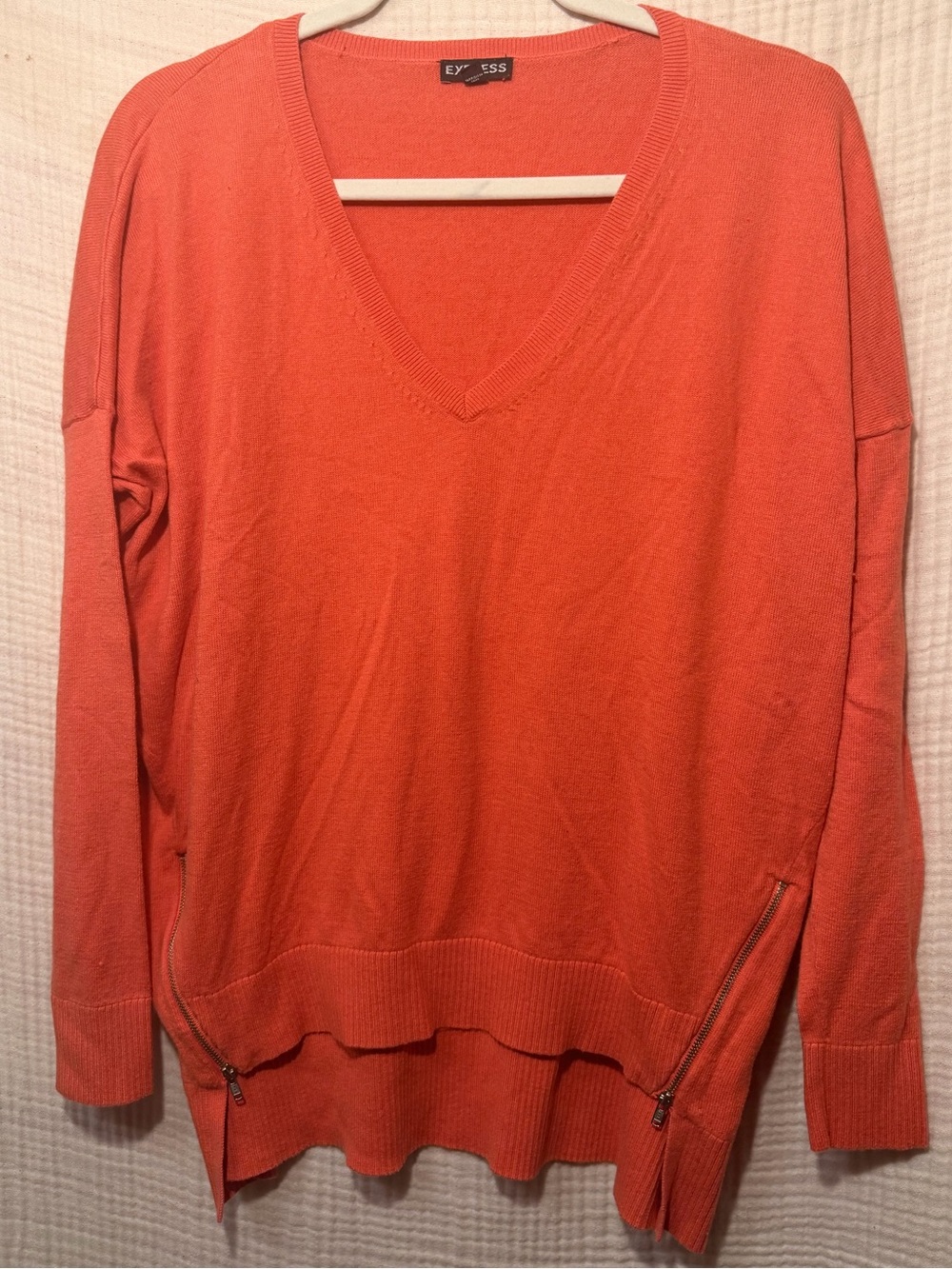 NWOT Express Coral V-Neck Sweater with Side Zippers Size Small 2010’s Y2K- J